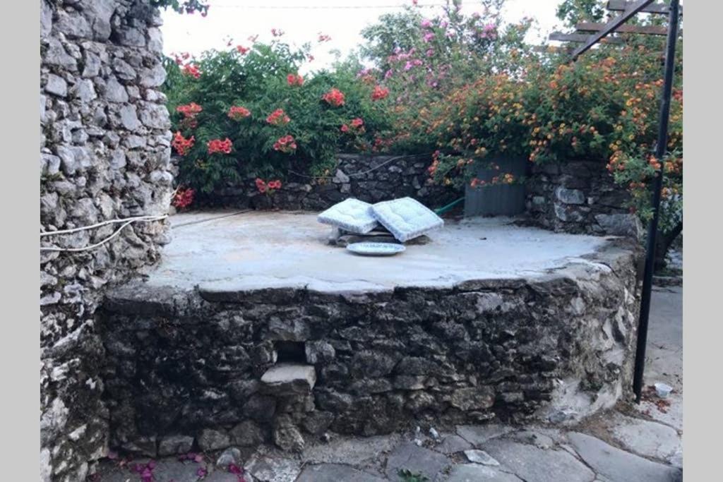 Traditional Stone House In Eastern Mani Flomochori Экстерьер фото